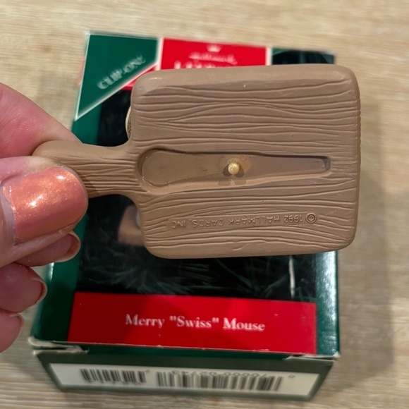 Vintage 1992 Hallmark Keepsake Merry Swiss Mouse Christmas Ornament - Picture 6 of 7